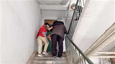 智慧養(yǎng)老飛入尋常百姓家！青島市北有137處居家養(yǎng)老服務(wù)站(圖2)